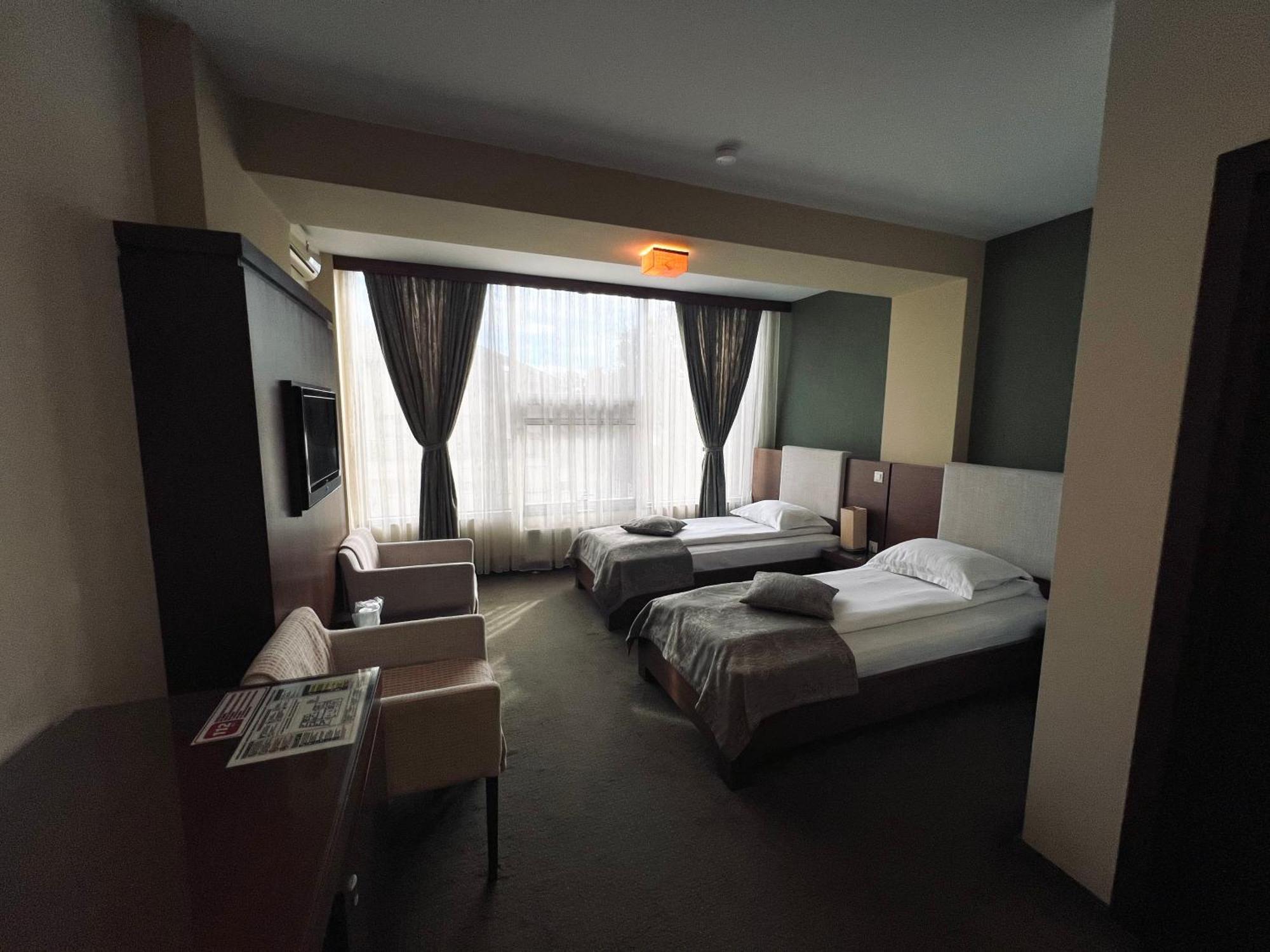 Hotel Royale Galaţi Exterior foto