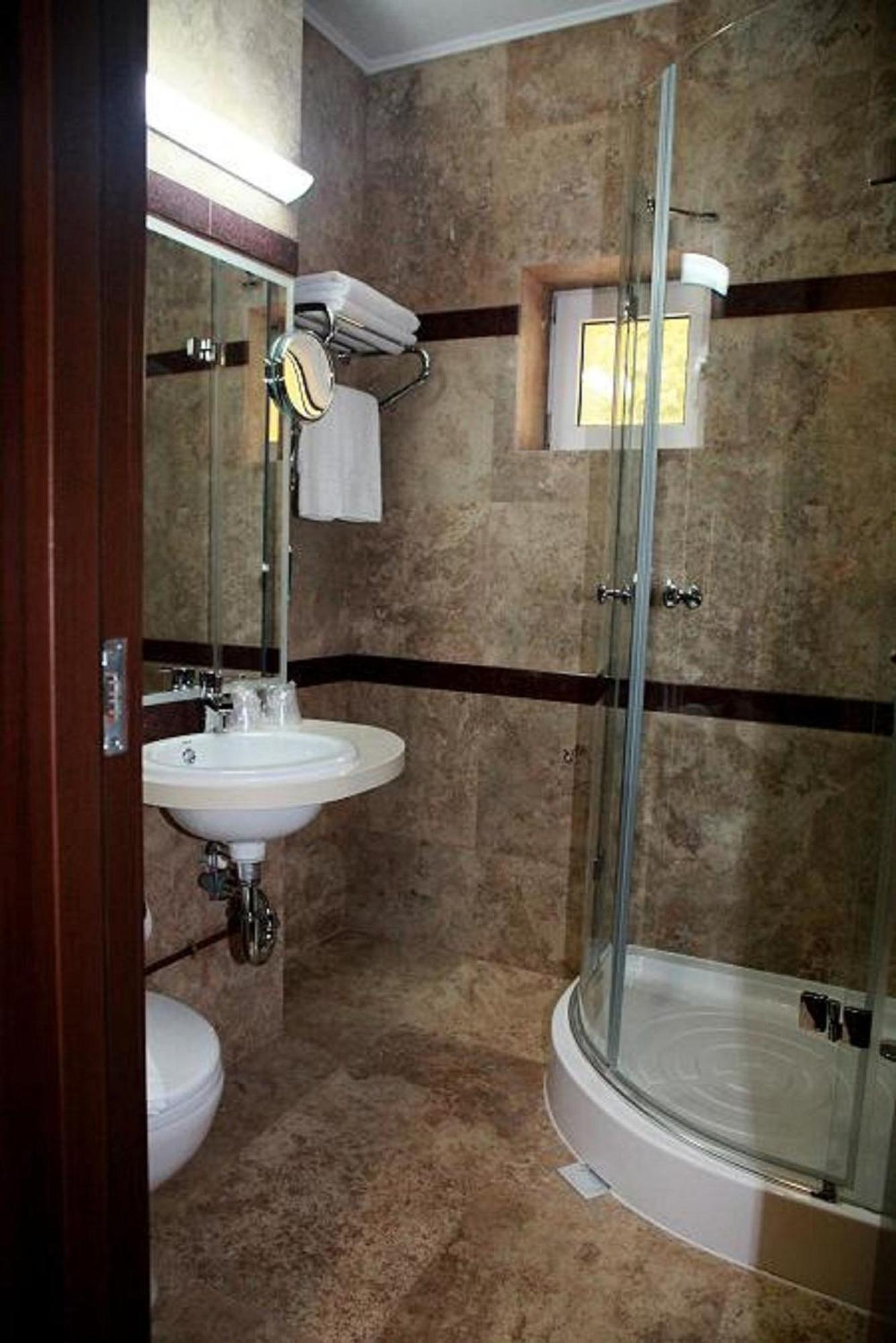 Hotel Royale Galaţi Quarto foto